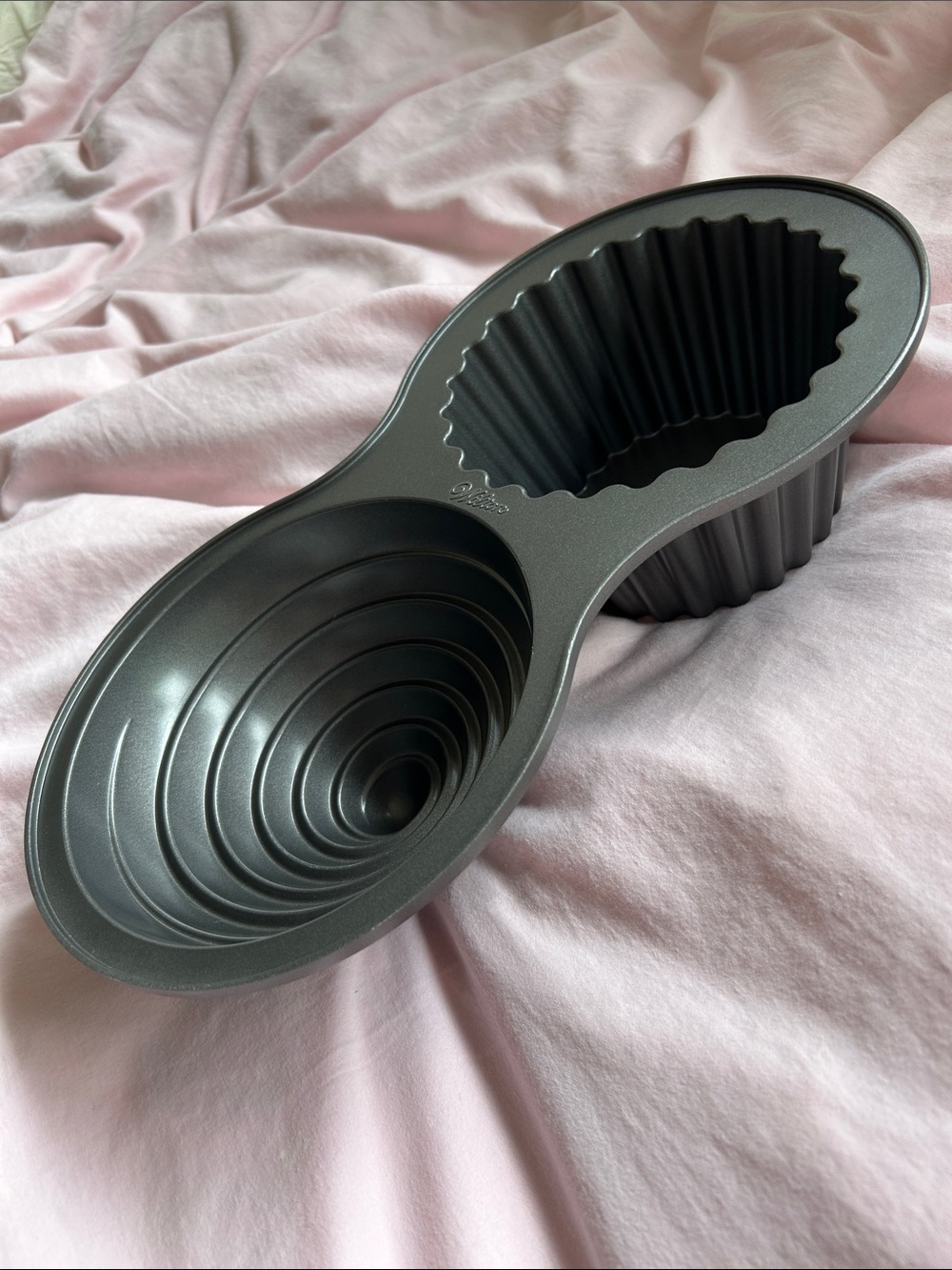 Wilton Giant Cupcake Cake Pan